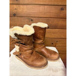 UGG Becket Chestnut Water-resistant Leather Sheepskin Buckle Short Boots Sz 8